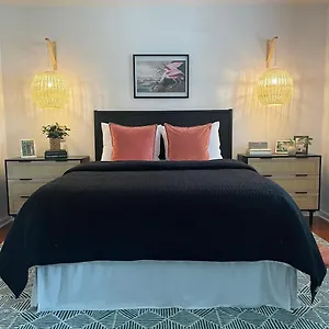 Holiday home Coastal Oasis W Pool Near And Downtown!, Savannah